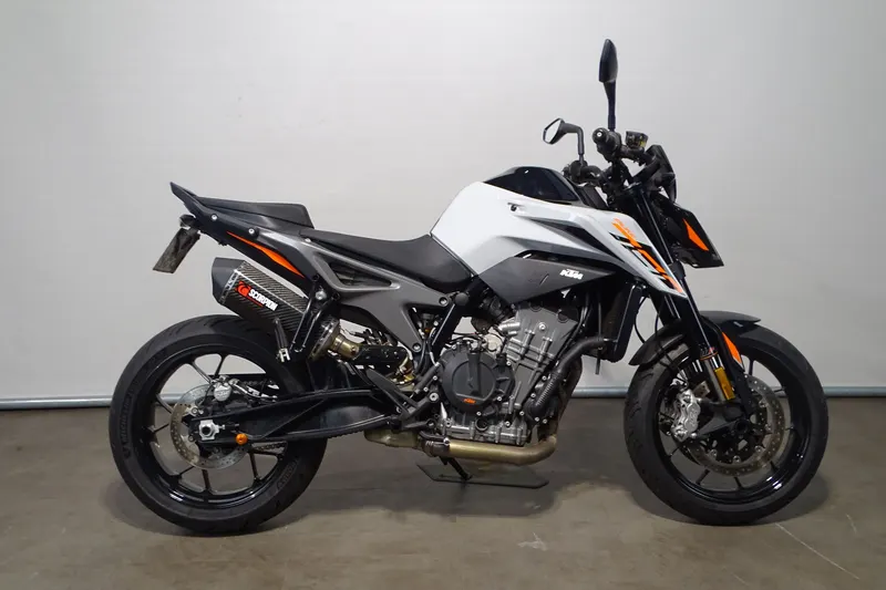KTM 790 Duke L (2023)