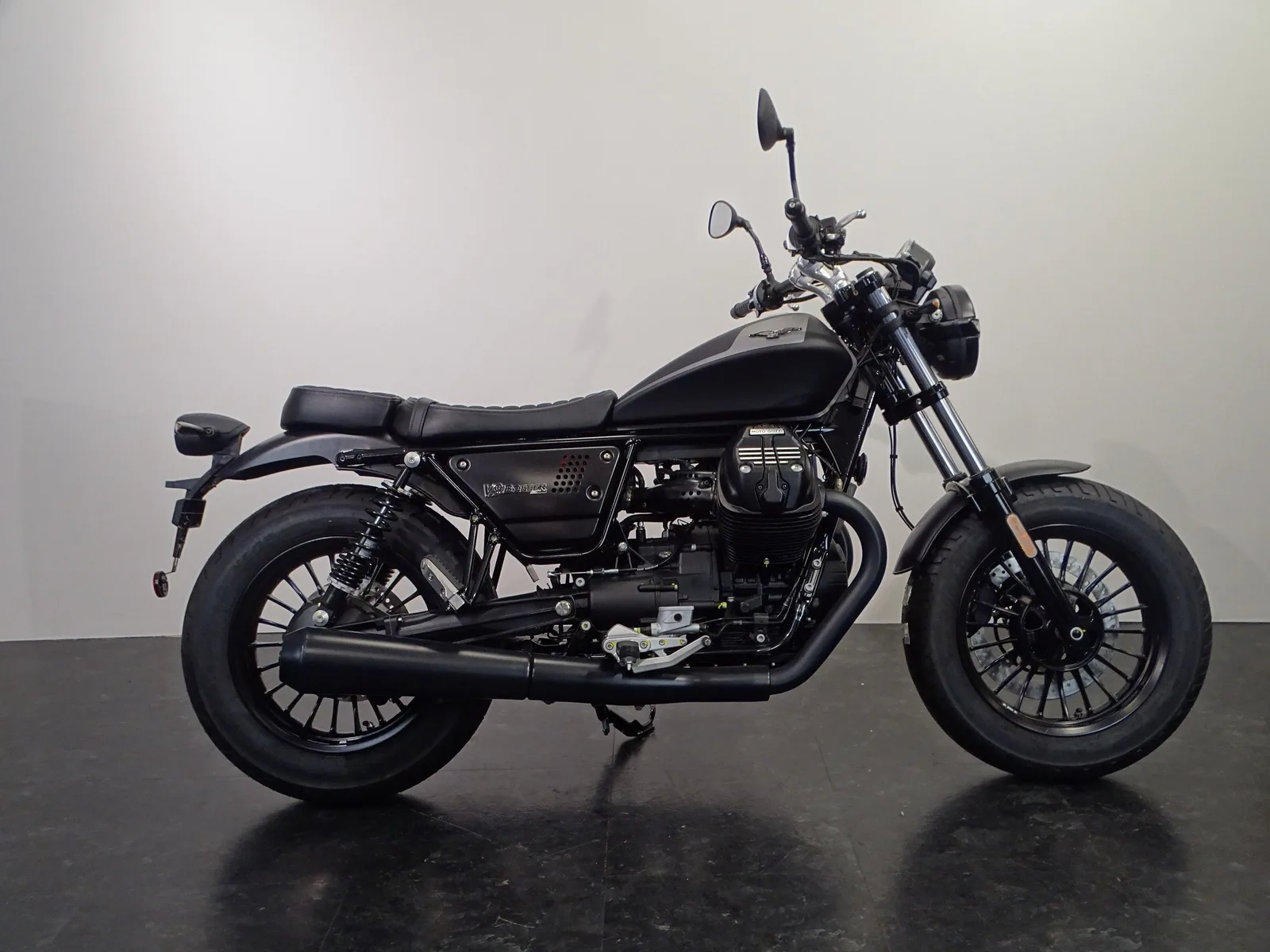 Moto Guzzi V9 Bobber (2026) — foto 1