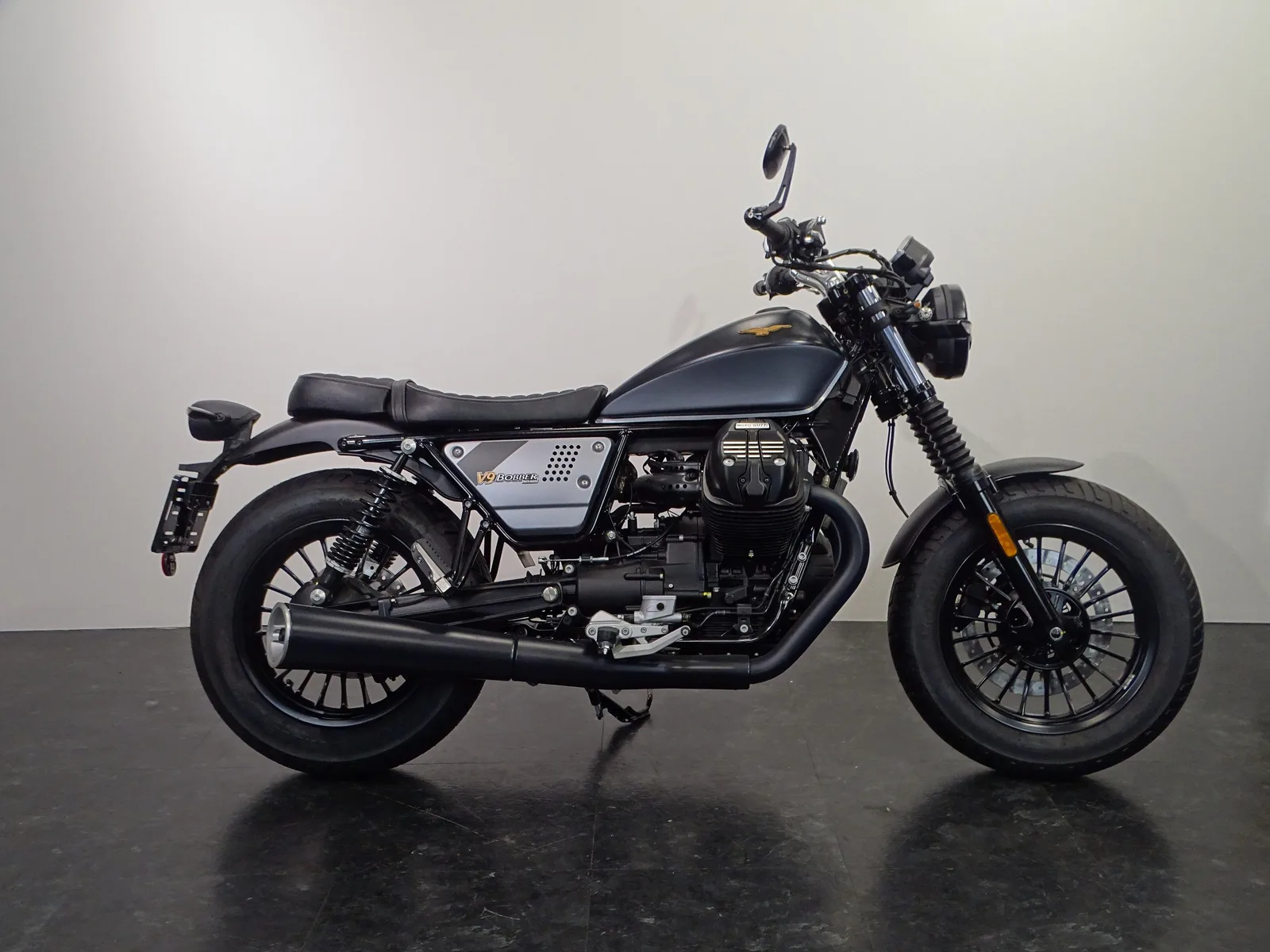 Moto Guzzi V9 Bobber (2026) — foto 1