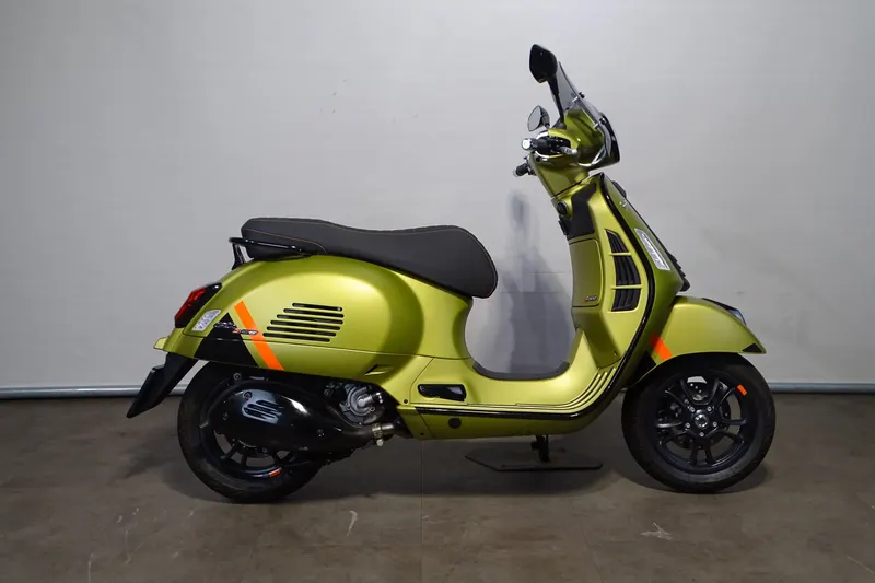 Piaggio GTS 300 (2023)