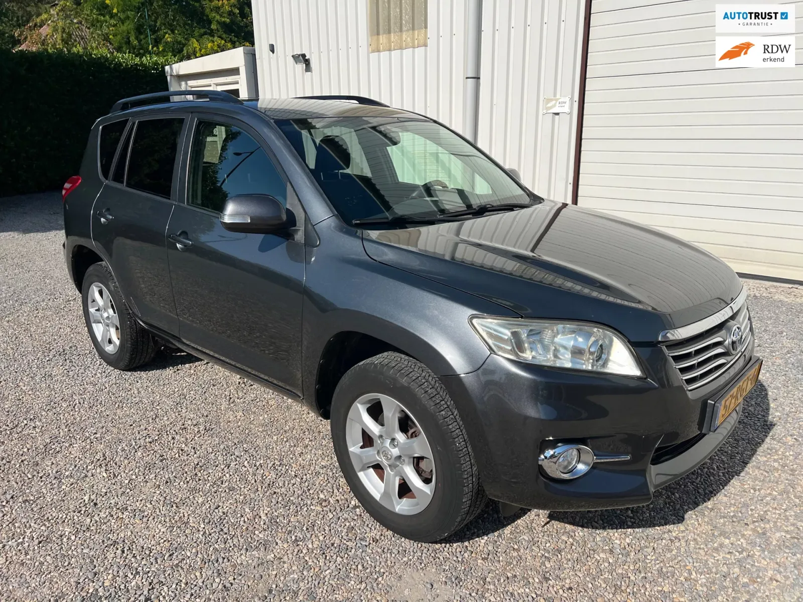 Toyota RAV4 (2011) — foto 1