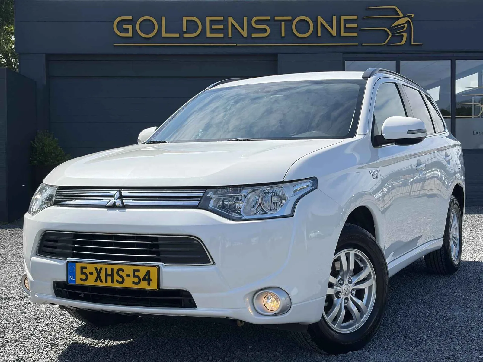 Mitsubishi Outlander (2014) — foto 1