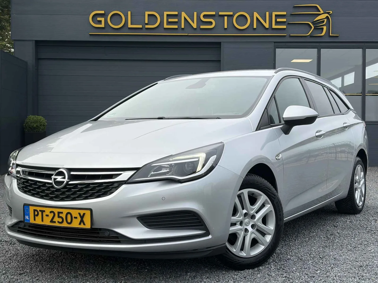 Opel Astra (2017) — foto 1