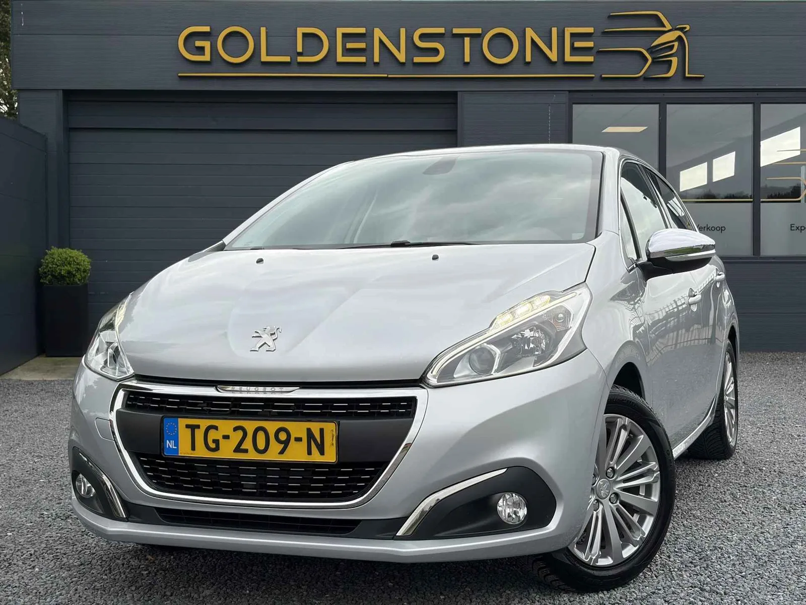 Peugeot 208 (2018) — foto 1