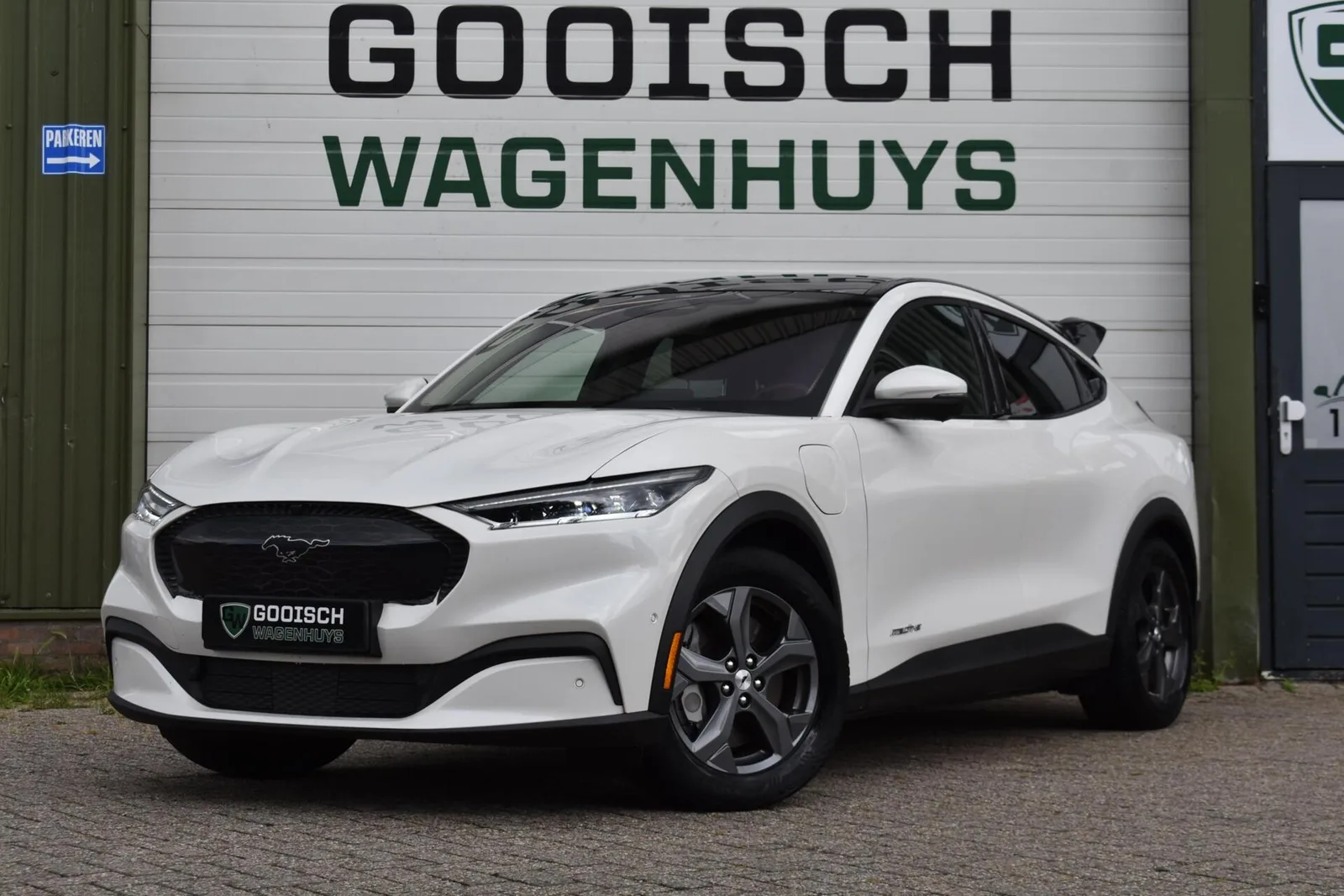 Ford Mustang Mach-E (2021) — foto 1