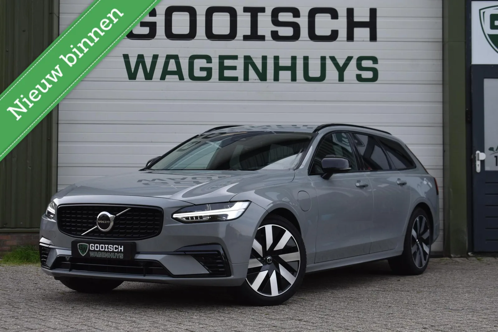 Volvo V90 (2025) — foto 1