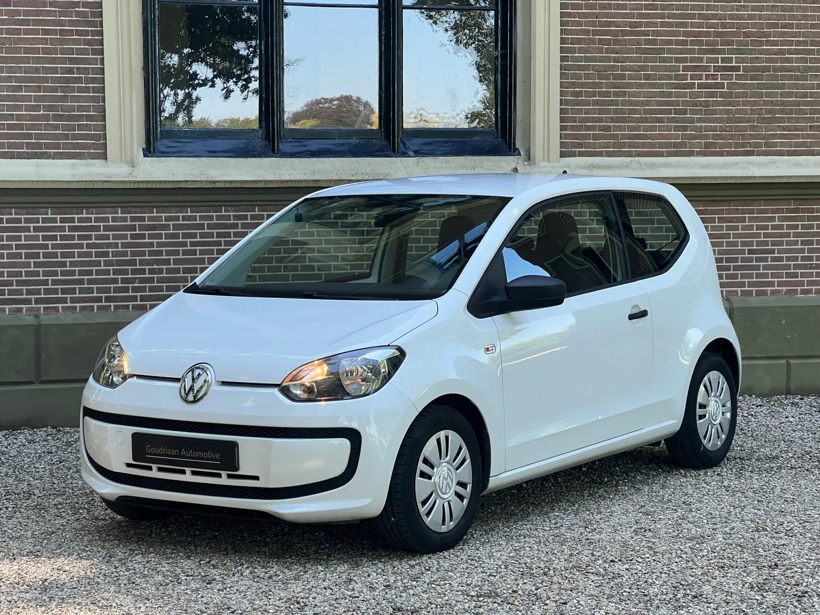 Volkswagen Up! (2012) — foto 1