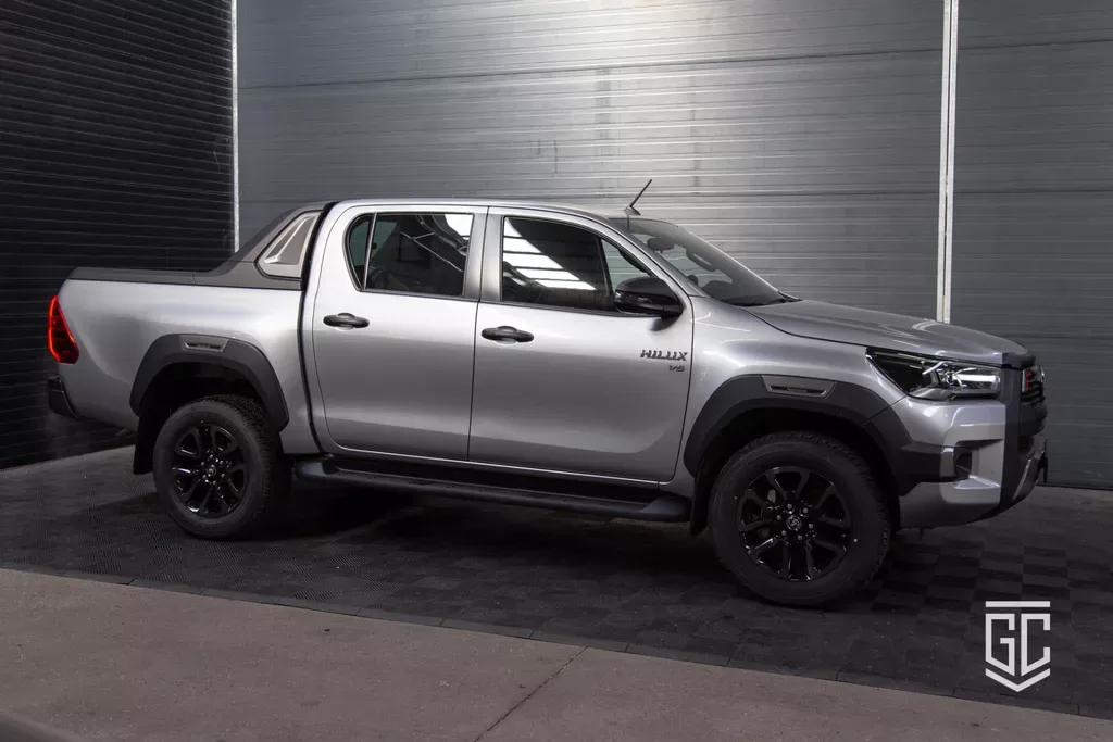 Toyota Hilux (2024) — foto 1