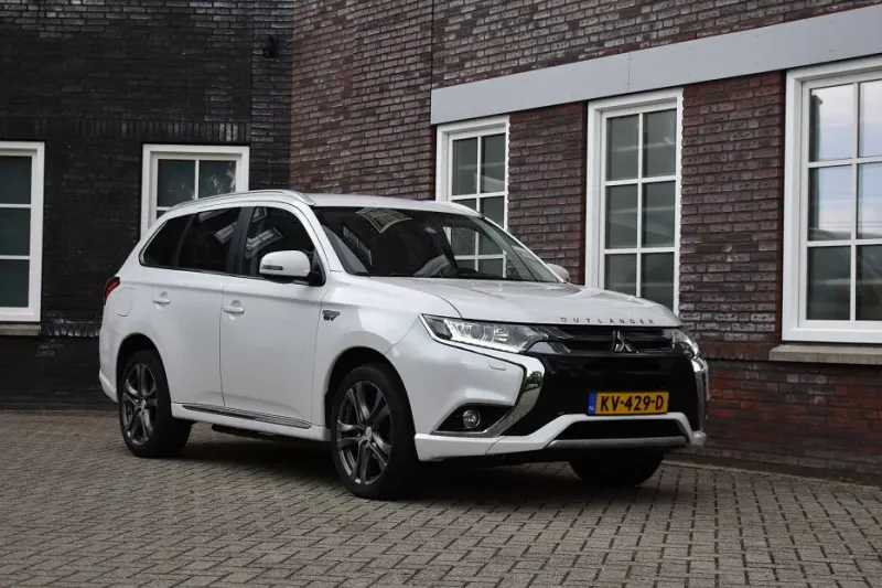 Mitsubishi Outlander (2016)