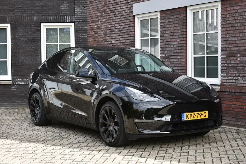 Tesla Model Y (2022) — foto 1