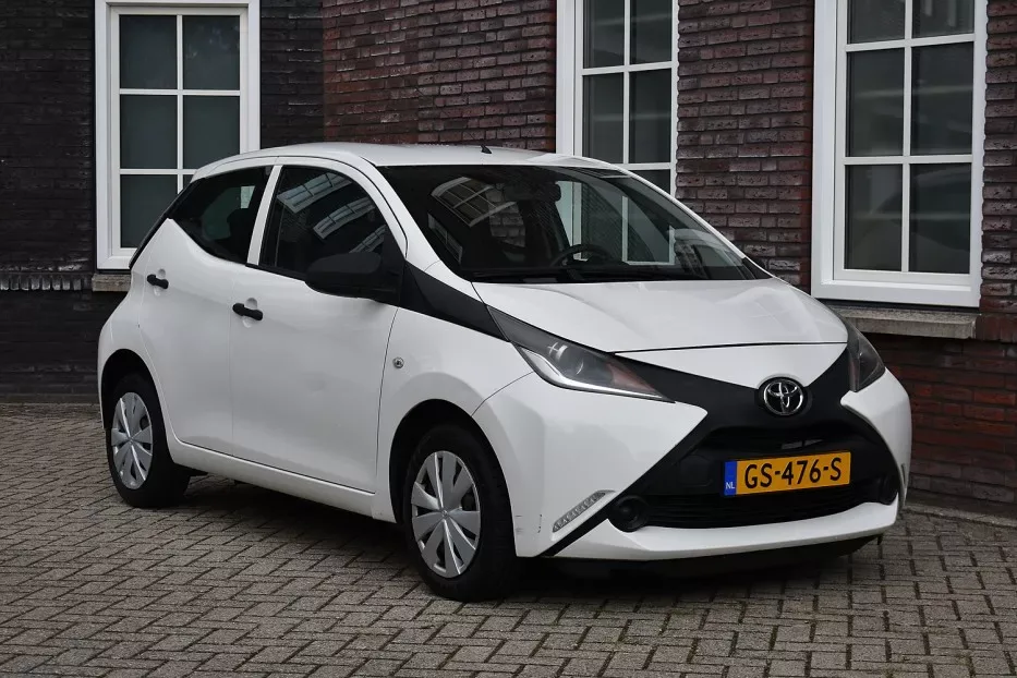 Toyota Aygo (2015) — foto 1