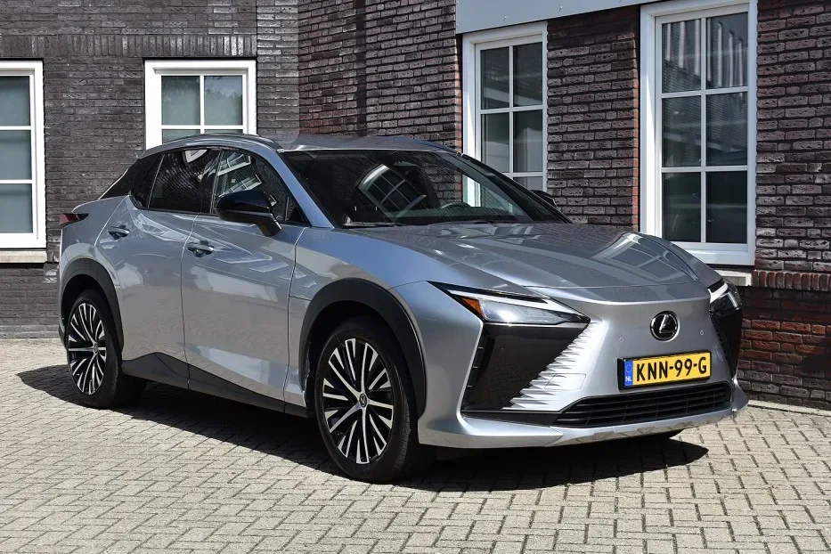 Lexus RZ (2025) — foto 1