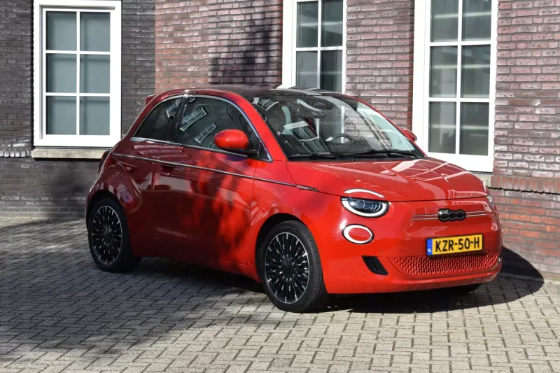 Fiat 500 (2024)