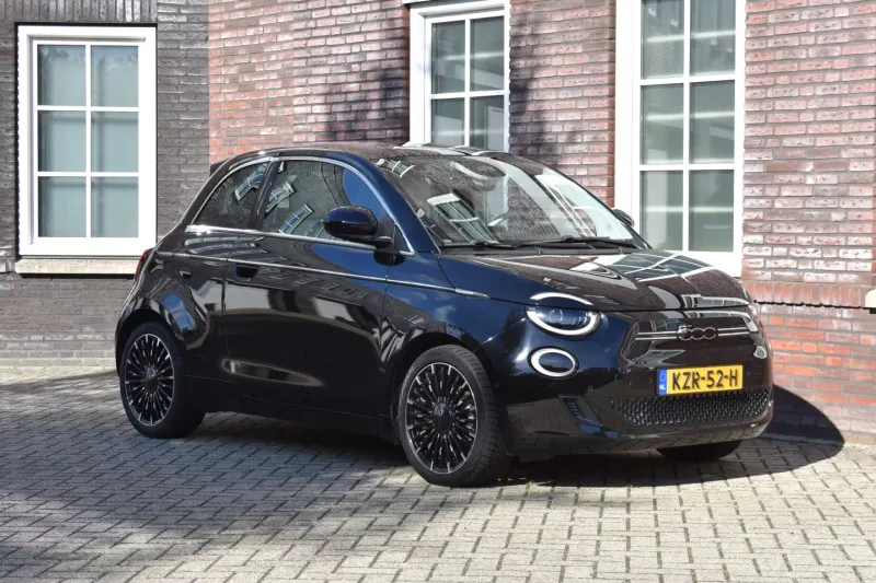 Fiat 500 (2024)