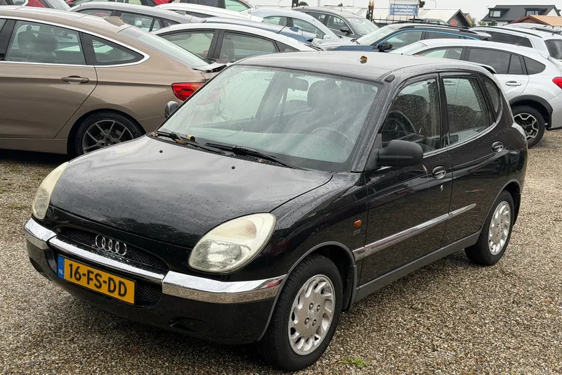 Daihatsu Sirion (2000)