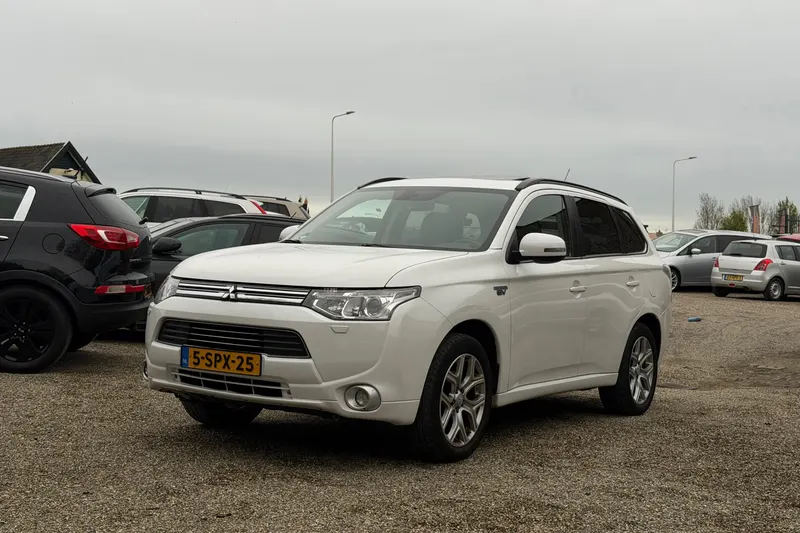 Mitsubishi Outlander (2013)
