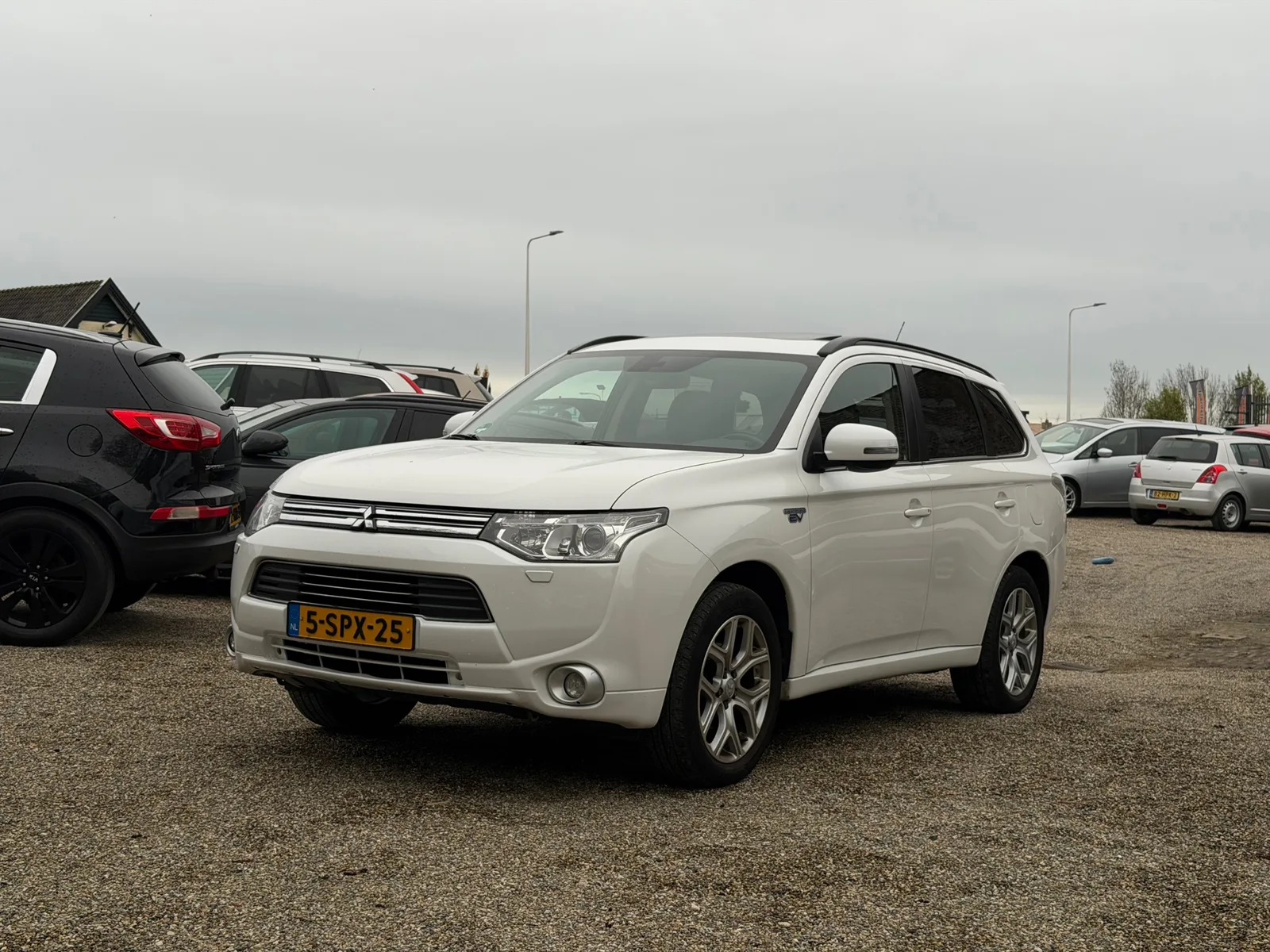 Mitsubishi Outlander (2013) — foto 1