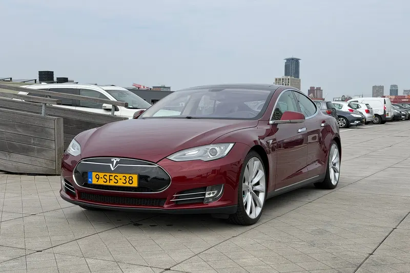 Tesla Model S (2013)