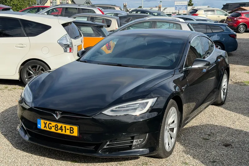 Tesla Model S (2018)