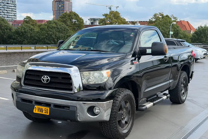 Toyota TUNDRA (2008)