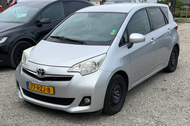 Toyota Verso-S (2011)