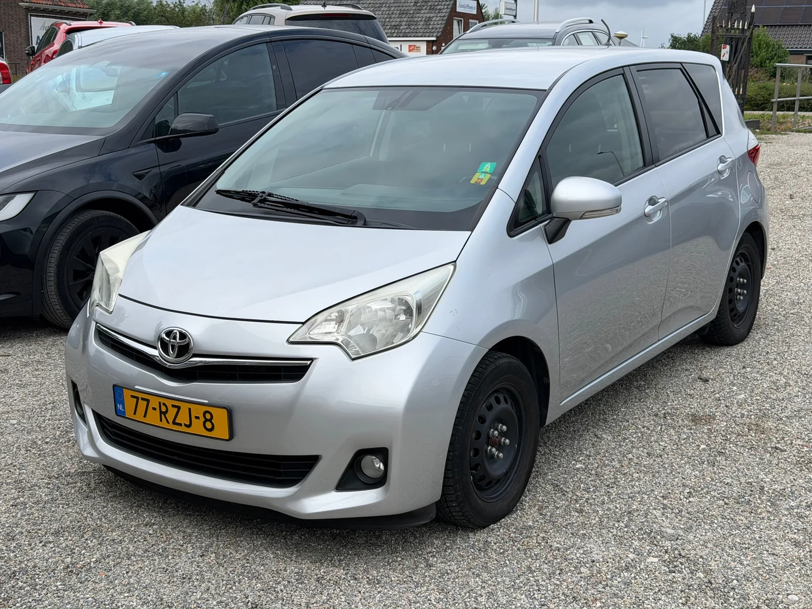 Toyota Verso-S (2011) — foto 1