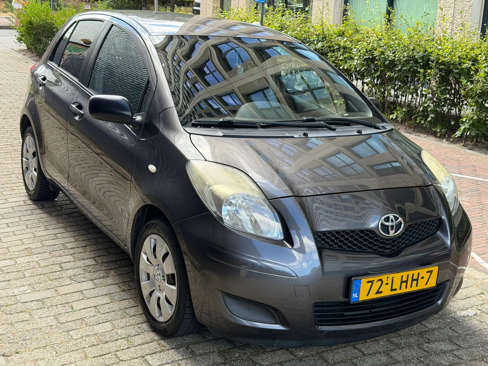 Toyota Yaris (2010) — foto 1