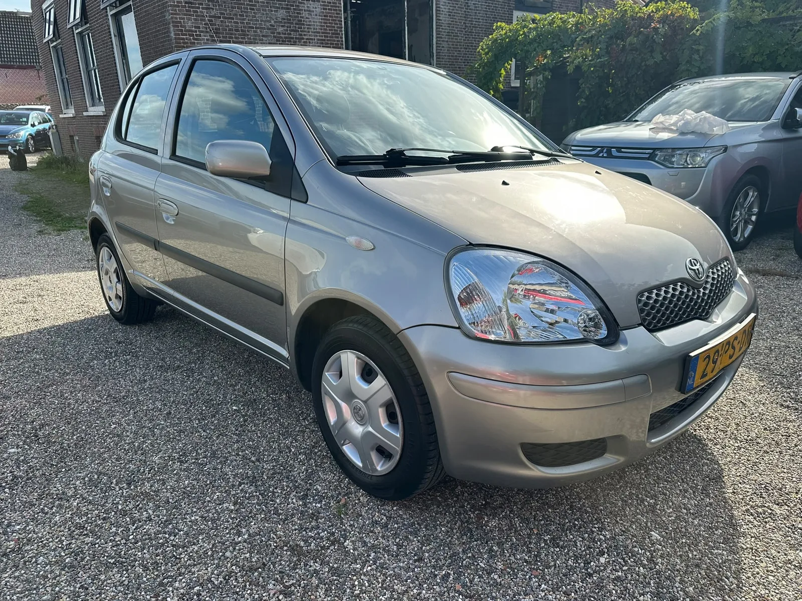 Toyota Yaris (2004) — foto 1