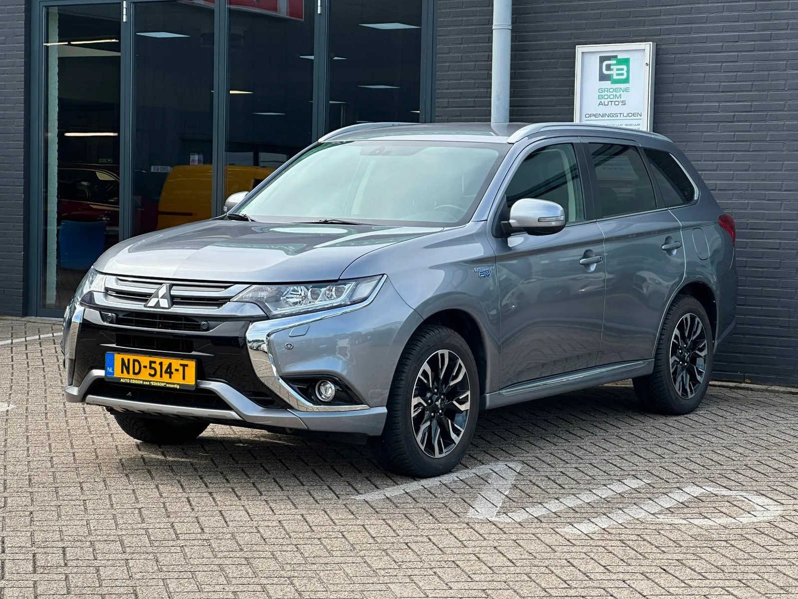 Mitsubishi Outlander (2016) — foto 1
