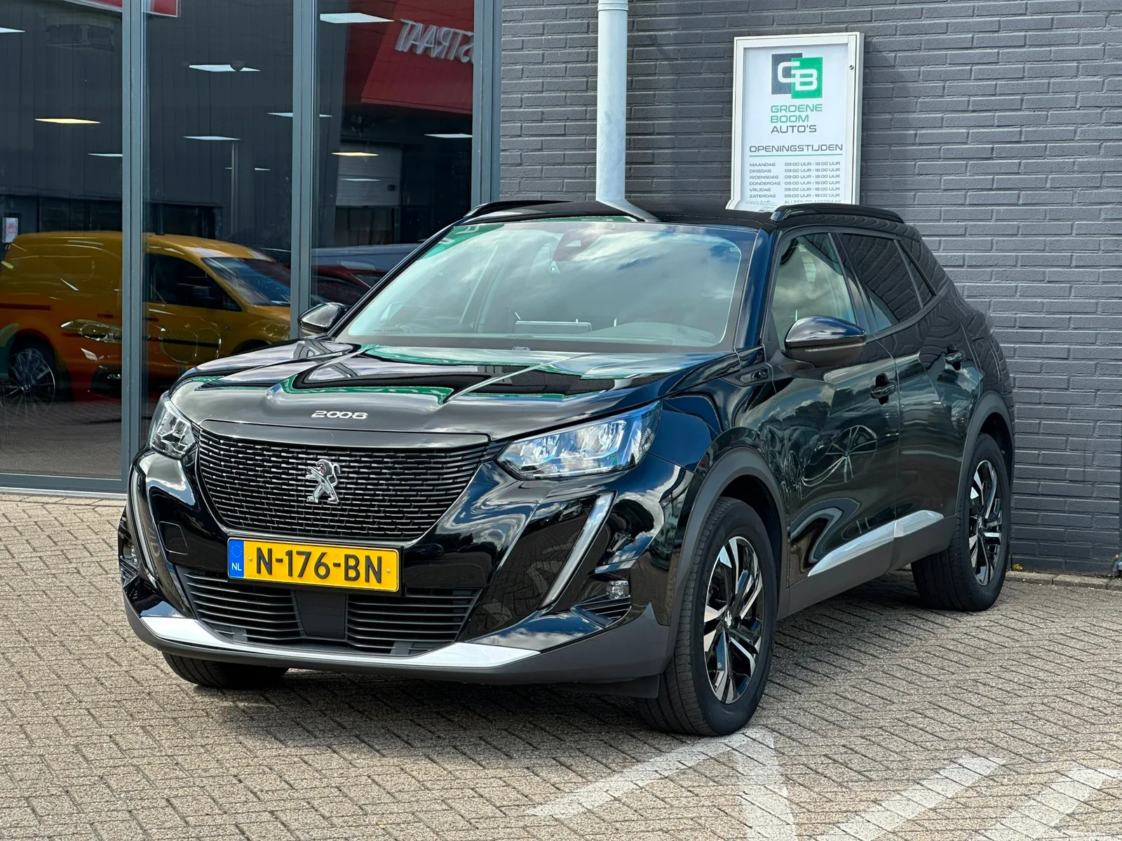 Peugeot e-2008 (2021) — foto 1