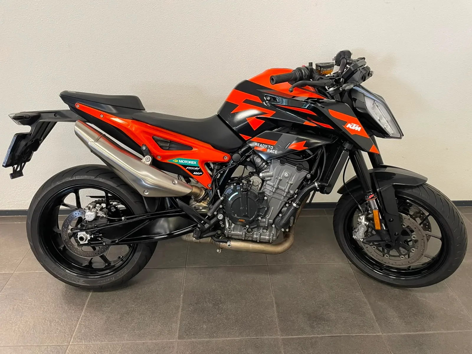 KTM 890 Duke GP (2023) — foto 1