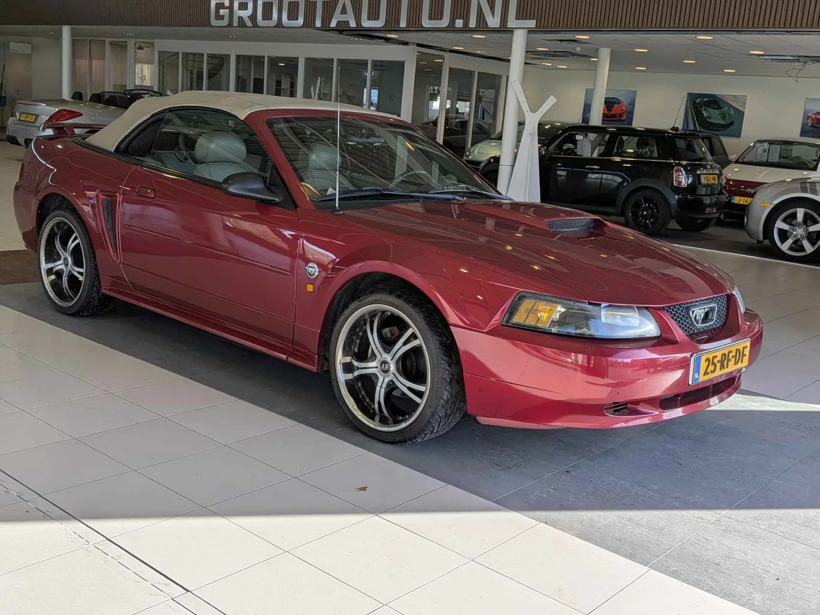 Ford Mustang (2004) — foto 1
