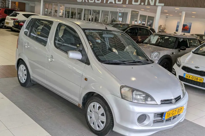 Daihatsu YRV (2001)