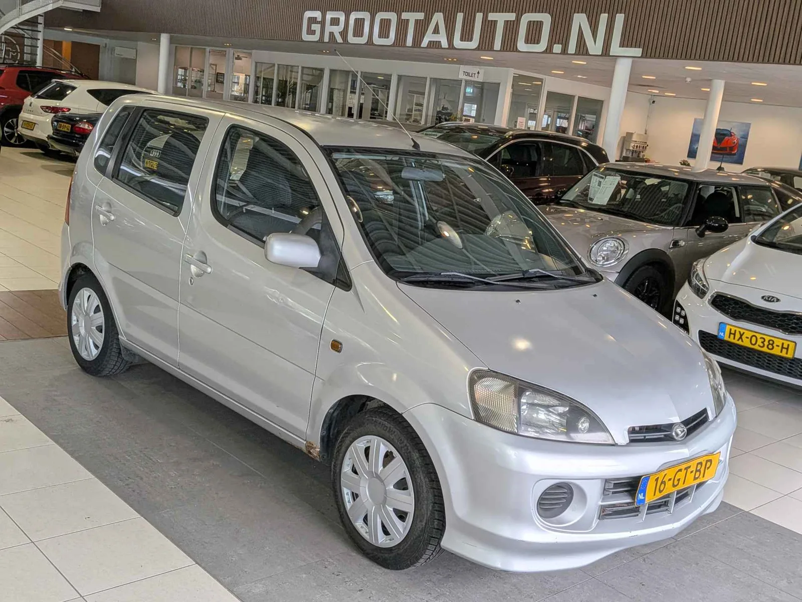 Daihatsu YRV (2001) — foto 1