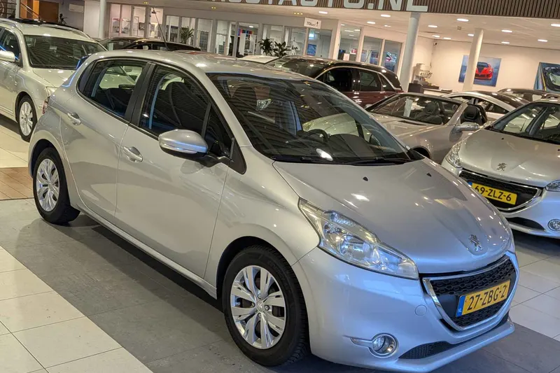 Peugeot 208 (2012)