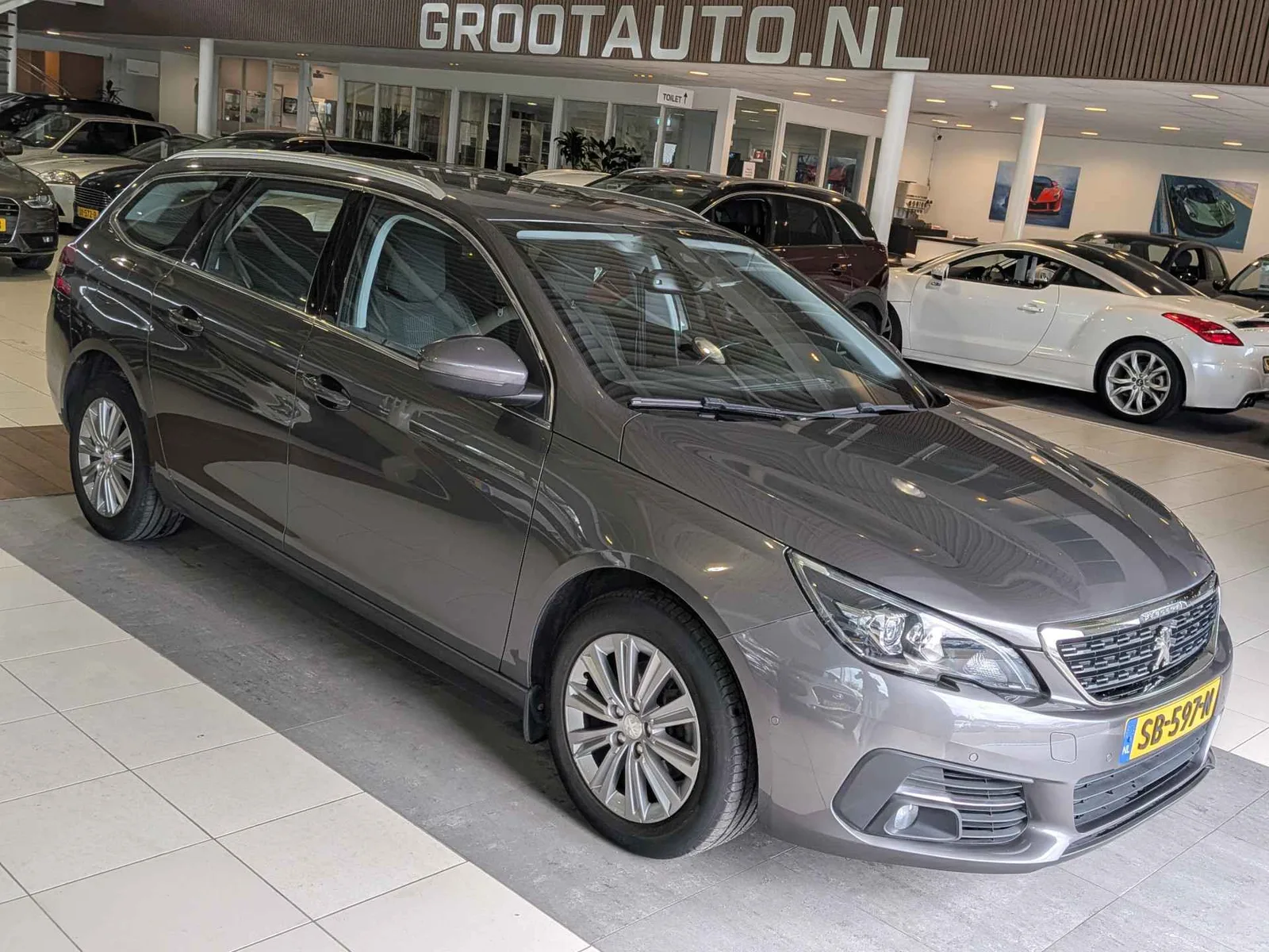 Peugeot 308 (2018) — foto 1