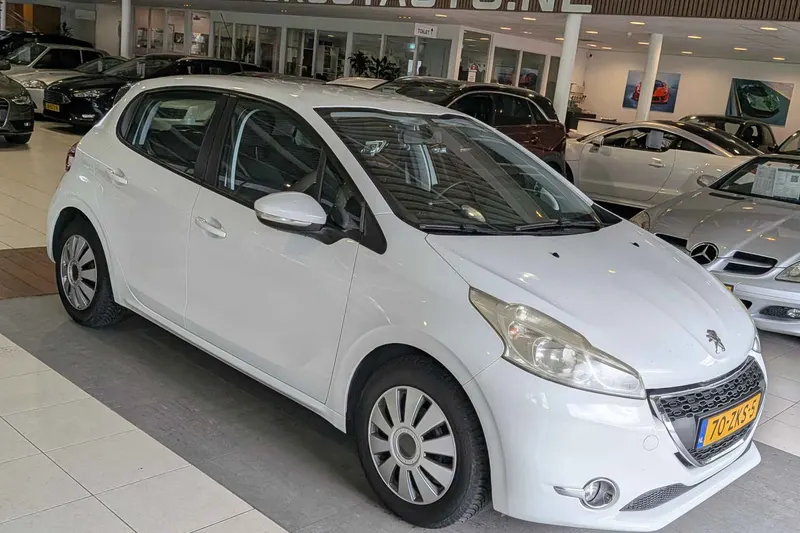 Peugeot 208 (2012)