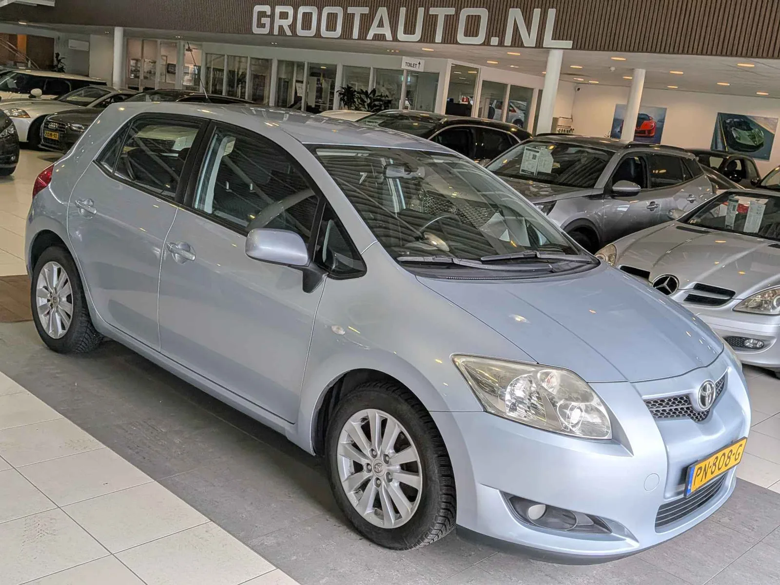 Toyota Auris (2008) — foto 1