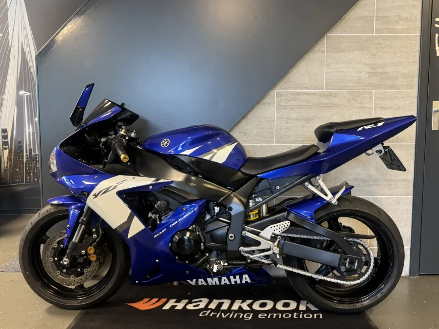 Yamaha YZF-R1 (2002) — foto 1