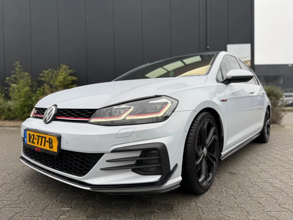 Volkswagen Golf (2018) — foto 1
