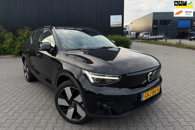 Volvo EX40 (2024)