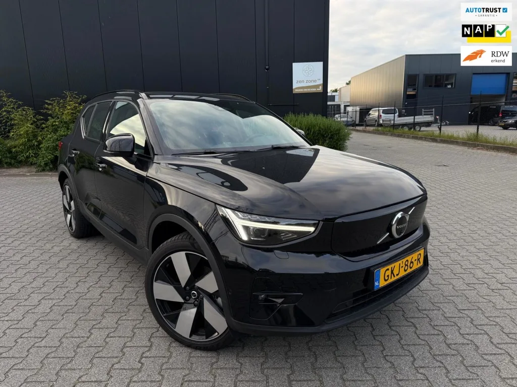 Volvo EX40 (2024) — foto 1