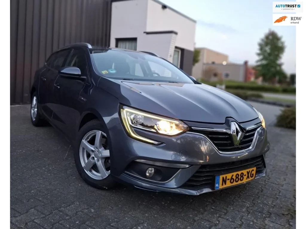 Renault Mégane (2017) — foto 1