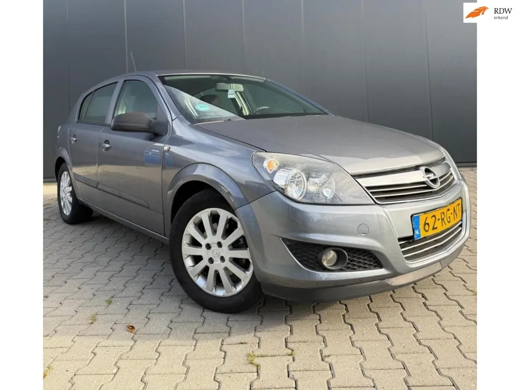 Opel Astra (2005) — foto 1