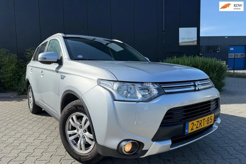 Mitsubishi Outlander (2015)