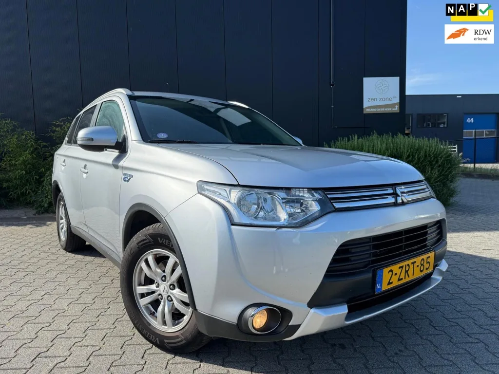 Mitsubishi Outlander (2015) — foto 1