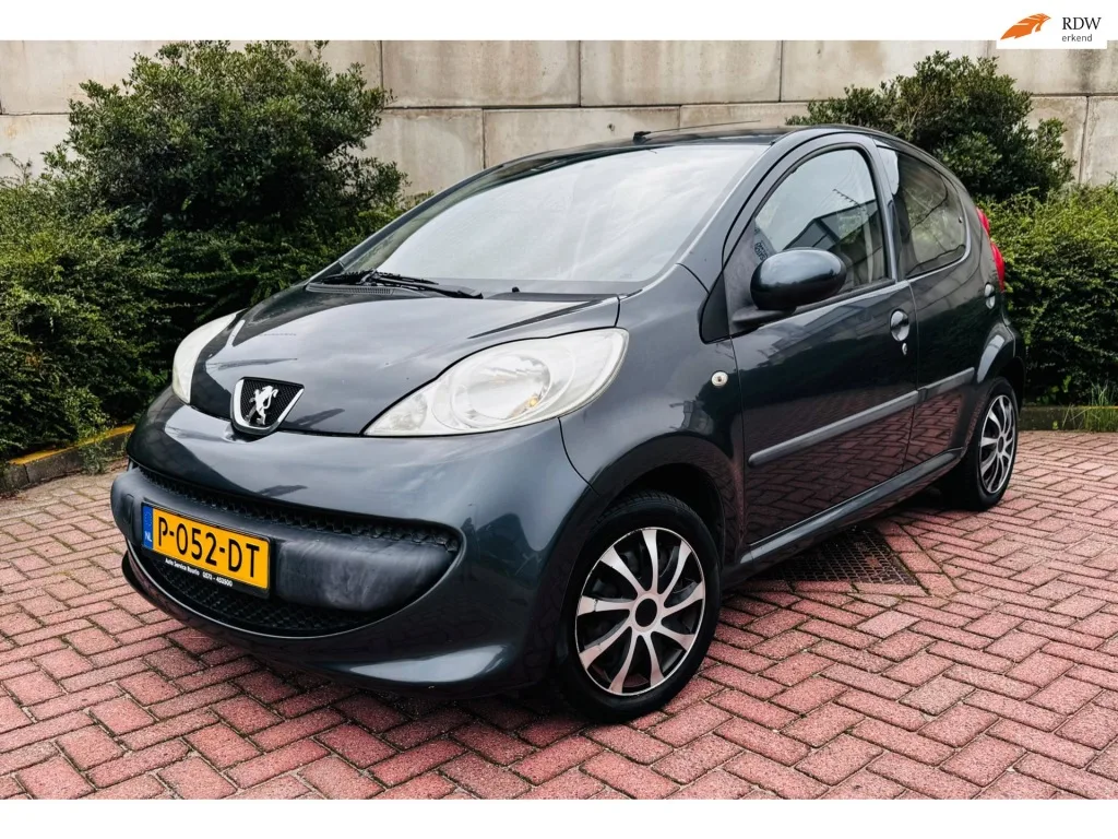 Peugeot 107 (2006) — foto 1