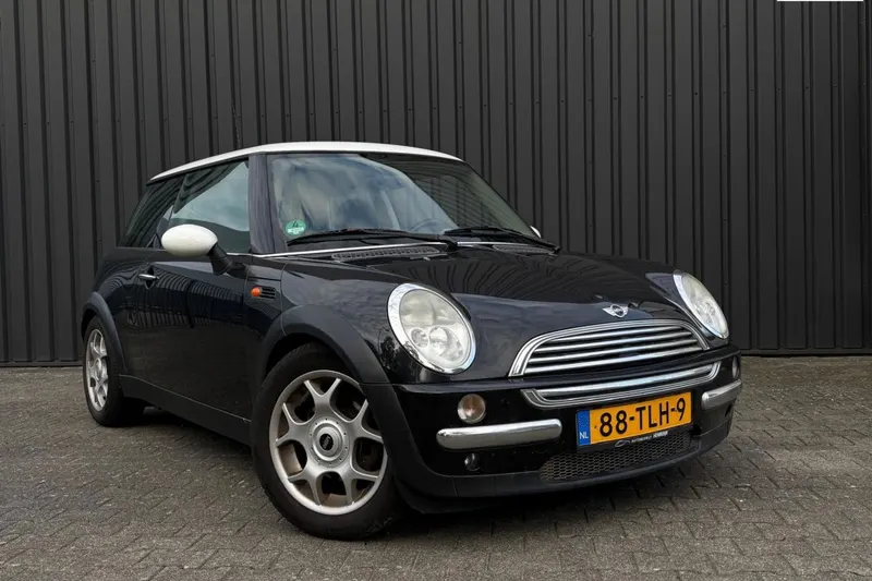MINI Cooper (2004)