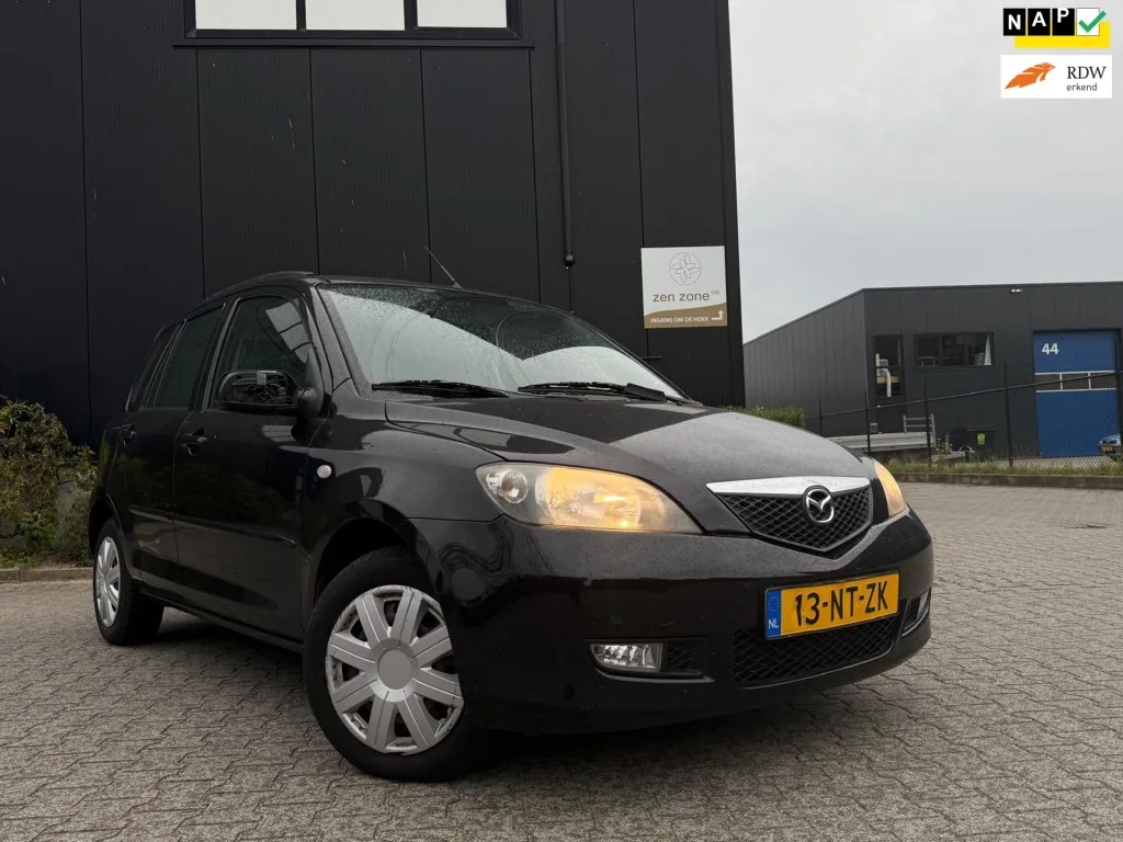 Mazda 2 (2004) — foto 1