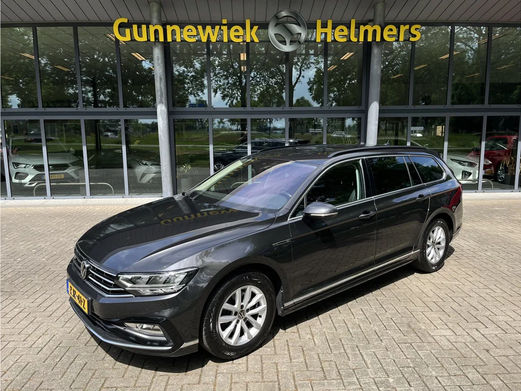 Volkswagen Passat (2023) — foto 1